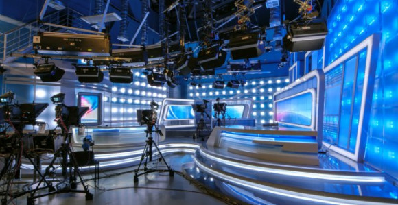 Voditelja u programu uživo udarila struja (VIDEO)