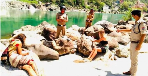Zbog kršenja zabrane kretanja turisti morali 500 puta napisati "izvinite"!?
