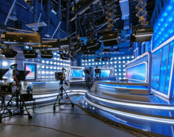 Voditelja u programu uživo udarila struja (VIDEO)