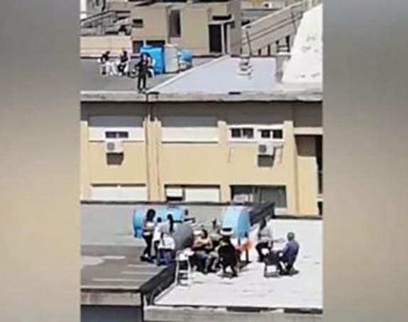 Италија: Роштиљали на крову зграде, интервенисала полиција