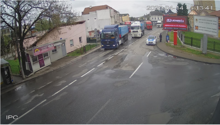 Непрегледне колоне камиона на прелазу у Градишци