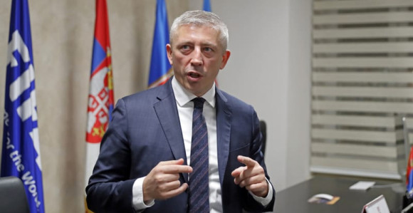 Slaviša Kokeza u proceduri davanja krvne plazme