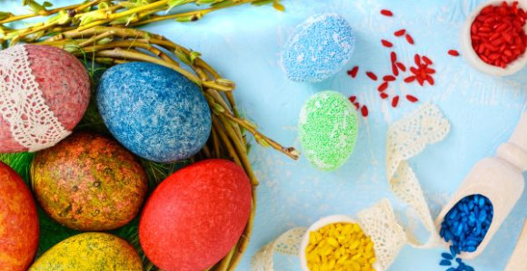 Trikovi kako da ukrasite vaskršnja jaja?! (VIDEO)