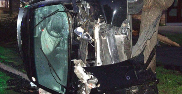 Usred policijskog časa “smartom” se zakucao u drvo