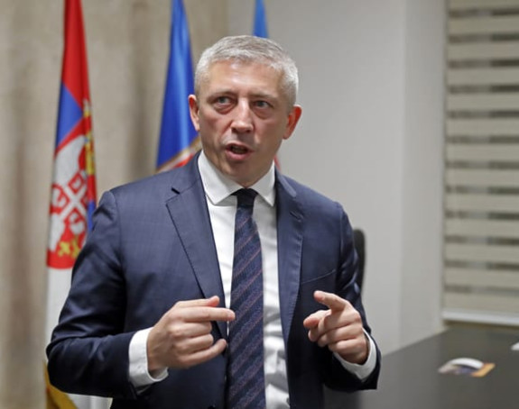 Slaviša Kokeza u proceduri davanja krvne plazme