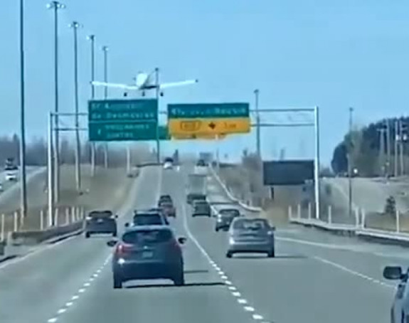 Avion zbog kvara sletio na auto-put među vozila(VIDEO)