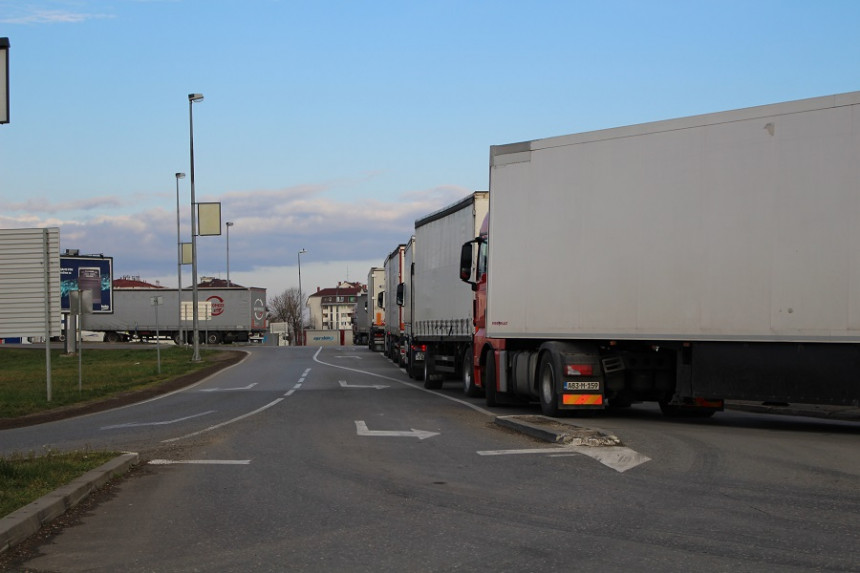 Хрватска укида пратње за камионе који улазе у БиХ