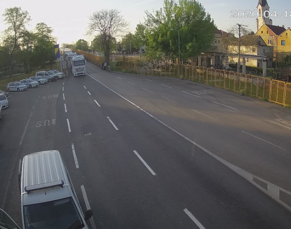 Duge kolone teretnih vozila na prelazu Gradiška