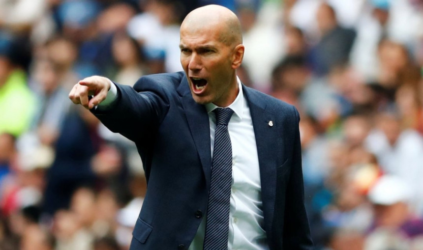 Zinedine Zidane pred odlukom karijere, Real u problemu