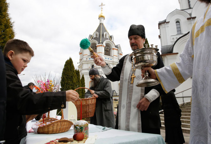 Hiljade vernika u Bjelorusiji na Vaskrs u crkvama