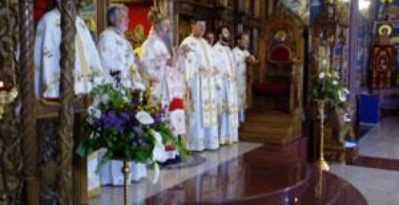 Episkop Fotije: Korona nas proganja, u kućama smo