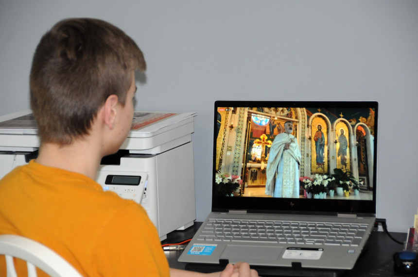 Srbi u SAD preko kompjutera pratili bogosluženja
