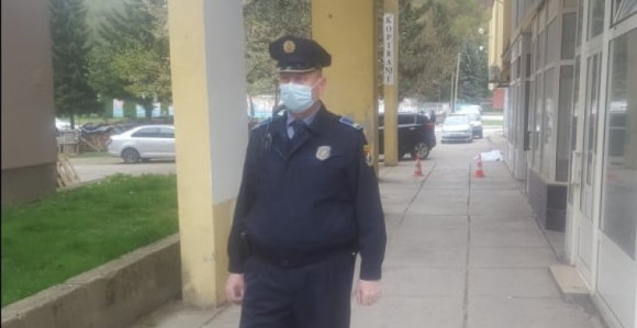 Trinaestogodišnje dijete palo sa balkona i poginulo