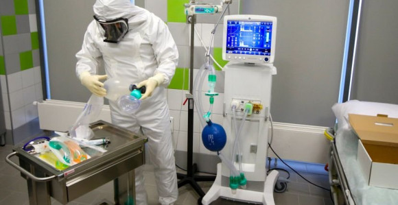 Preminula djevojčica od korone, bila na respiratoru