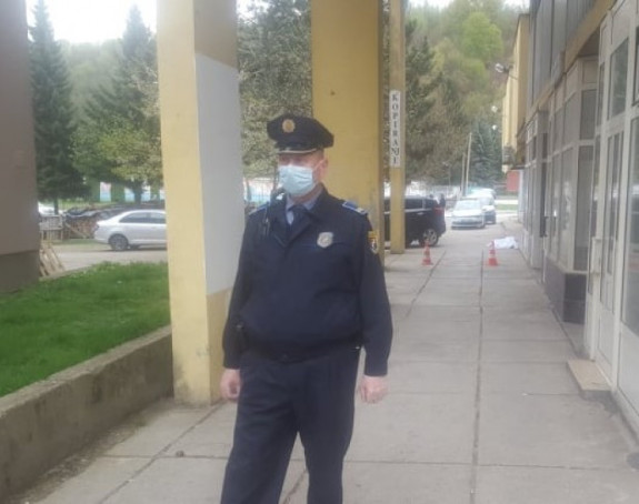 Trinaestogodišnje dijete palo sa balkona i poginulo