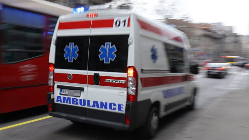 Žena preminula nakon skoka sa petog sprata na Vračaru