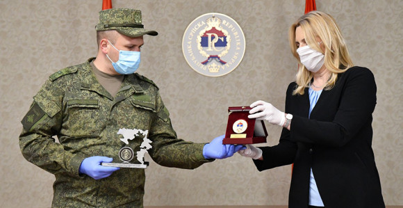Predsjednica Srpske odlikovala ruskog pukovnika