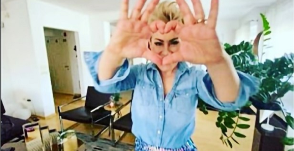 Indira objavila novu pesmu "Za milijun godina"!