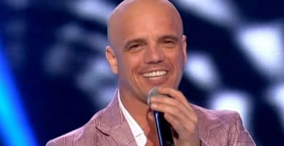 Boban Rajović večeras u 20 časova peva za sve one koji se bore protiv korone!