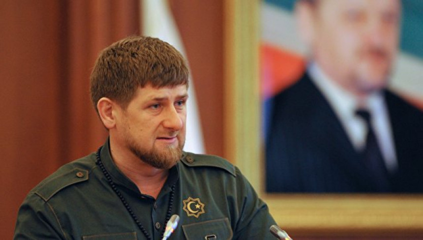 Лидер Чеченије обријао главу па позвао и остале званичнике да то ураде!