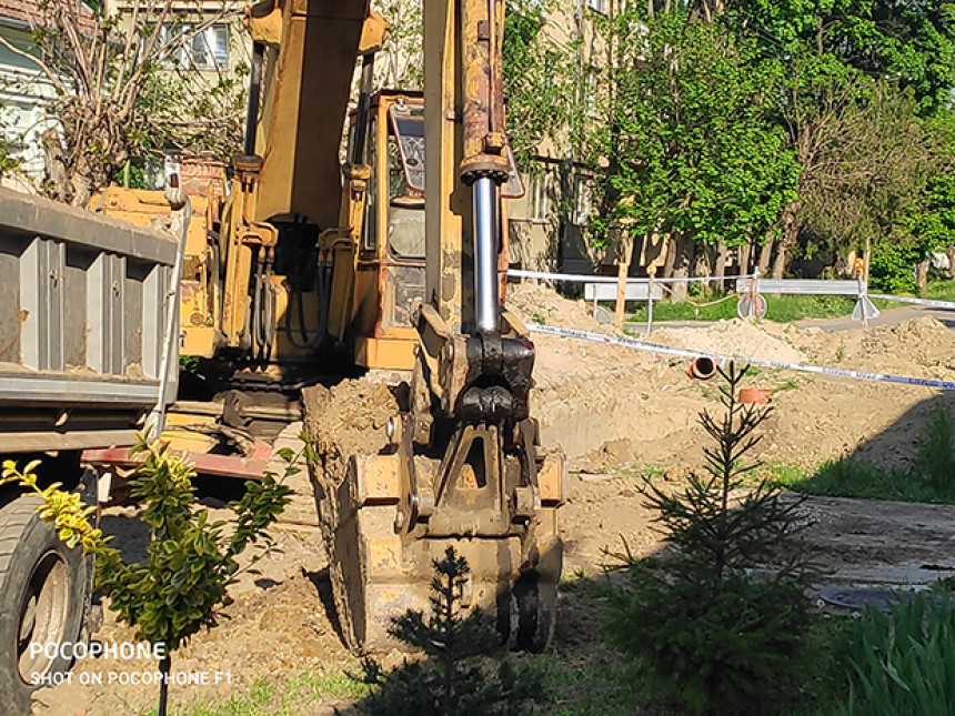 На радника се обрушила земља док је постављао цијеви