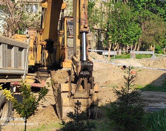 Na radnika se obrušila zemlja dok je postavljao cijevi