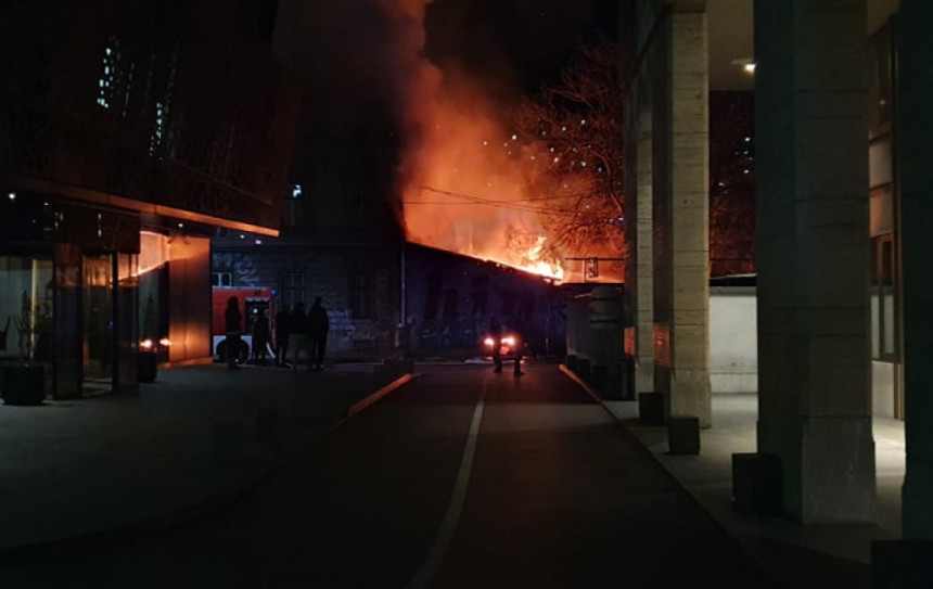 Sarajevo: U napuštenom skladištu izbio požar