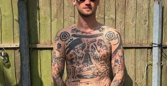 U karantinu svaki dan kući radi sebi po jednu tetovažu!