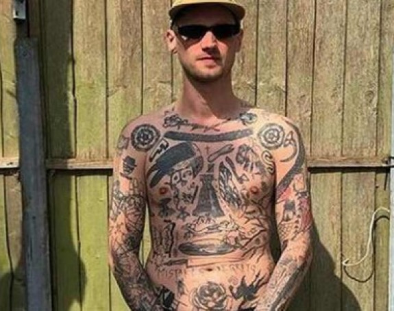 U karantinu svaki dan kući radi sebi po jednu tetovažu!