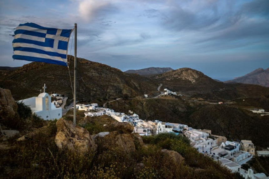 Грчка ће туристима отворити границе већ од јула
