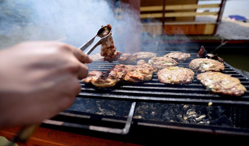 Već se mjerkaju terase i krovovi za roštiljanje 1. maja