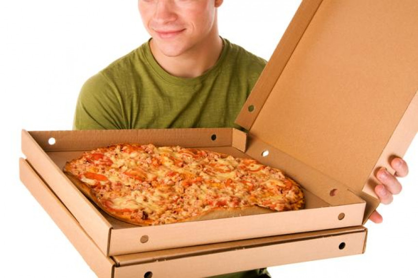 U Napulju za jedan dan prodato 60.000 pizza!