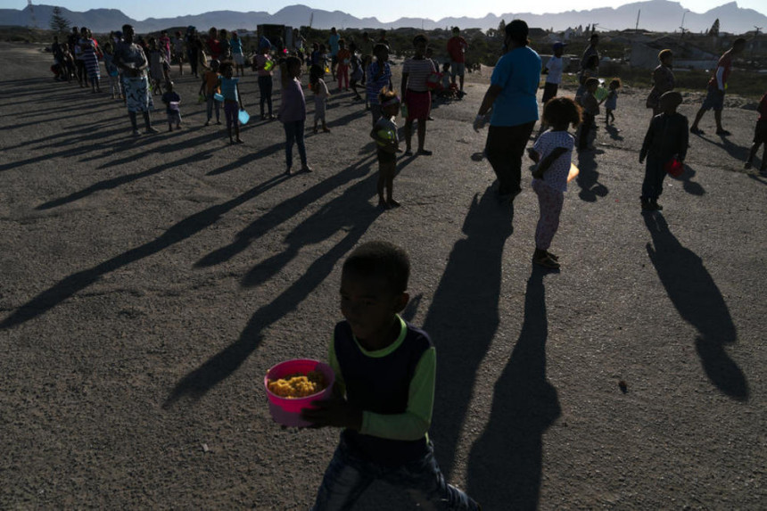Južna Afrika: Više od 14 sati čekali u redu za hranu