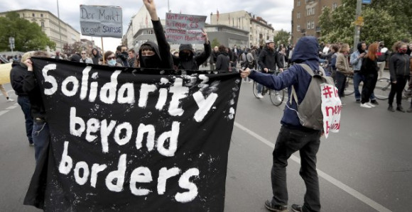Protest u Berlinu, policija molila ljude da drže distancu