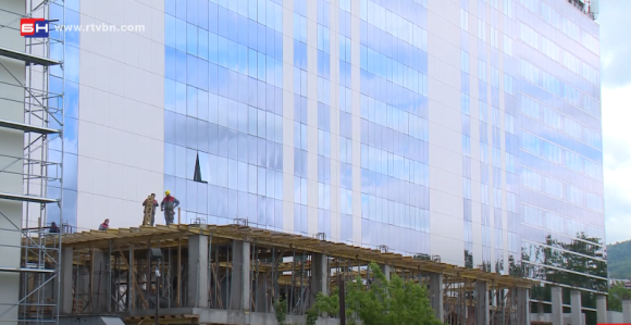 Gradilište "Grand trejda" radi usred policijskog časa