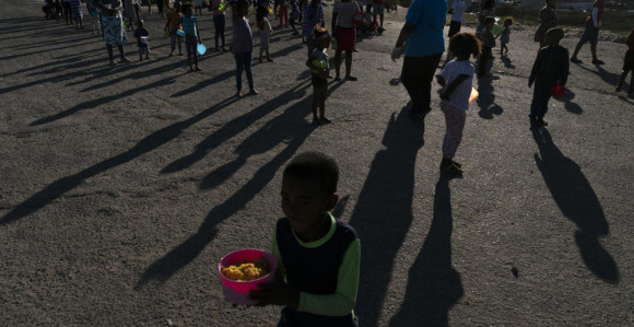 Južna Afrika: Više od 14 sati čekali u redu za hranu