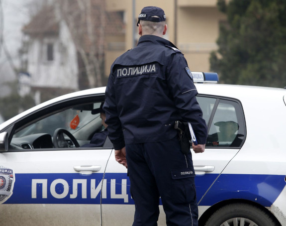 Skinuo masku pa prijetio da će zaraziti policajce