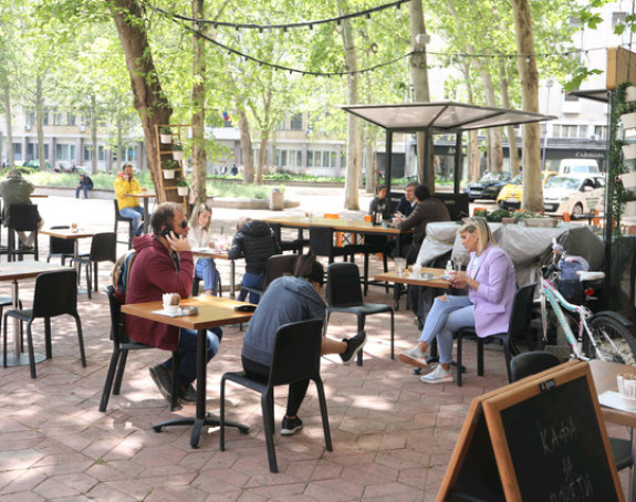 Srbija: Počeli sa radom kafići i restorani