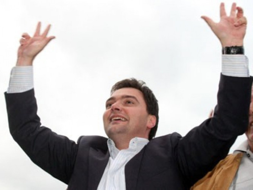 Fabričko podešavanje: Košarac na putu od tvorca Ustava BiH, četnika sve do iftara?!