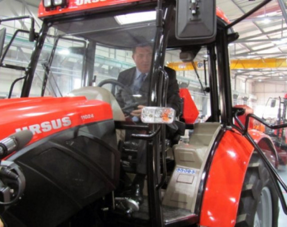Vlada RS pomogla porodici Dodik da kupi traktor