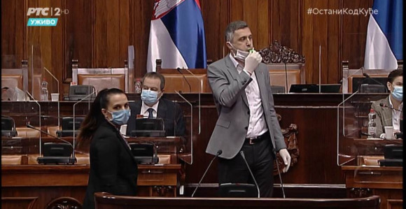Burno u Skupštini Srbije, Obradović iznesen iz sale