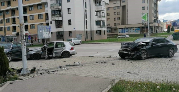 Пале: Три особе повријеђене у саобраћајној несрећи