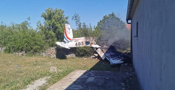 Srušio se vojni školski avion, dva lica poginula