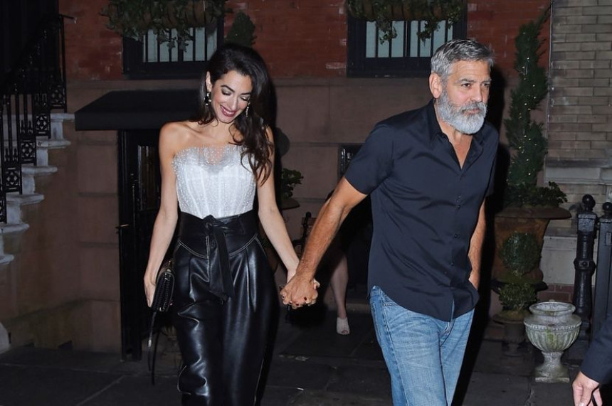 Џорџ и Амал Клуни прославили глумчев 59. рођендан на плажи! (ФОТО)