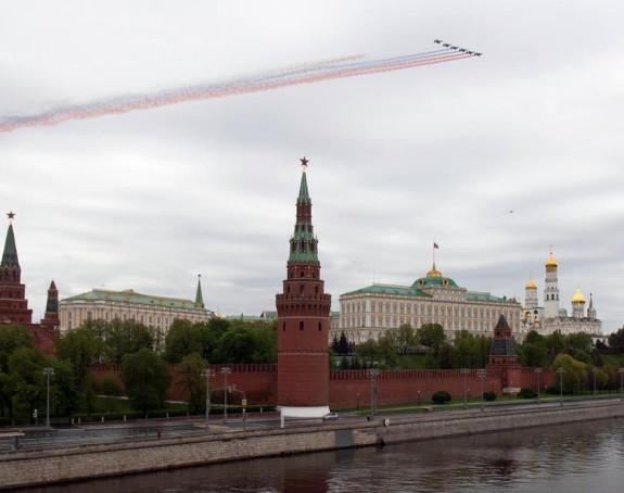 Небом изнад Москве пројурило 75 авиона и хеликоптера