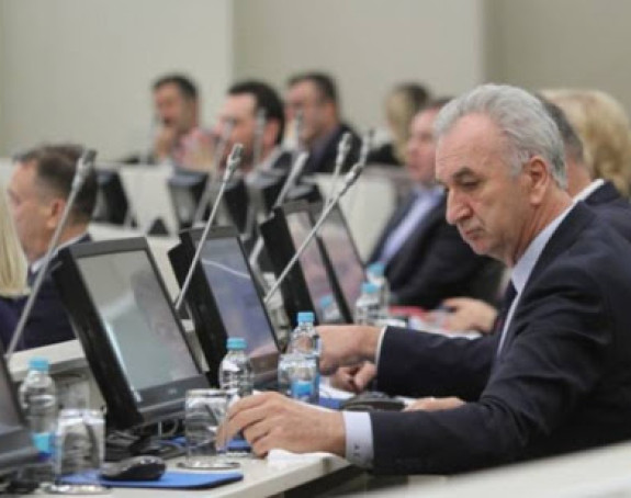 SNSD se bori za kredite, SDS očekuje smjene u SM