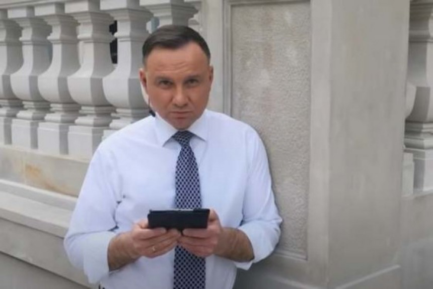 Poljski predsednik snimio rep pesmu! (VIDEO)