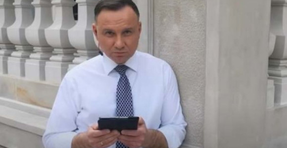 Poljski predsednik snimio rep pesmu! (VIDEO)
