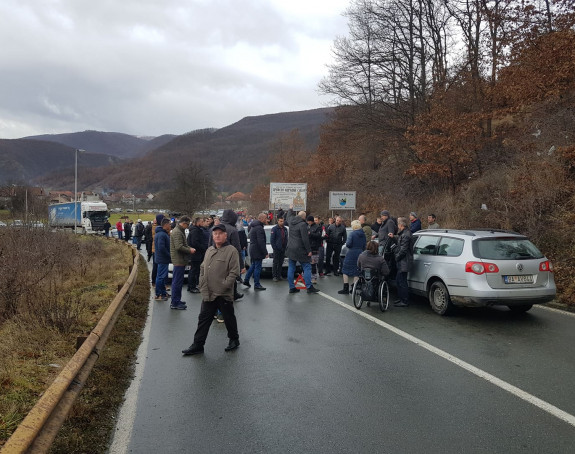 U znak protesta građani Andrijevice blokirali put