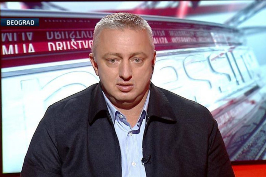 Šta da radite ako se nađete usred pucnjave u kafiću